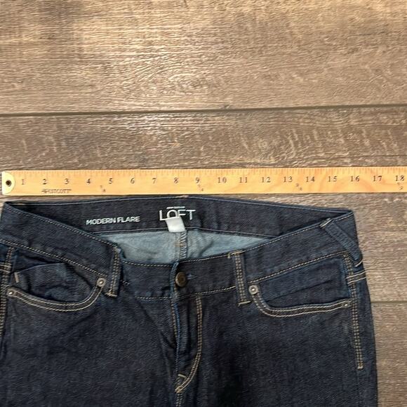 Ann Taylor LOFT Women's Low Rise Modern Flare Jean Dark Wash Size 8 - Picture 6 of 12